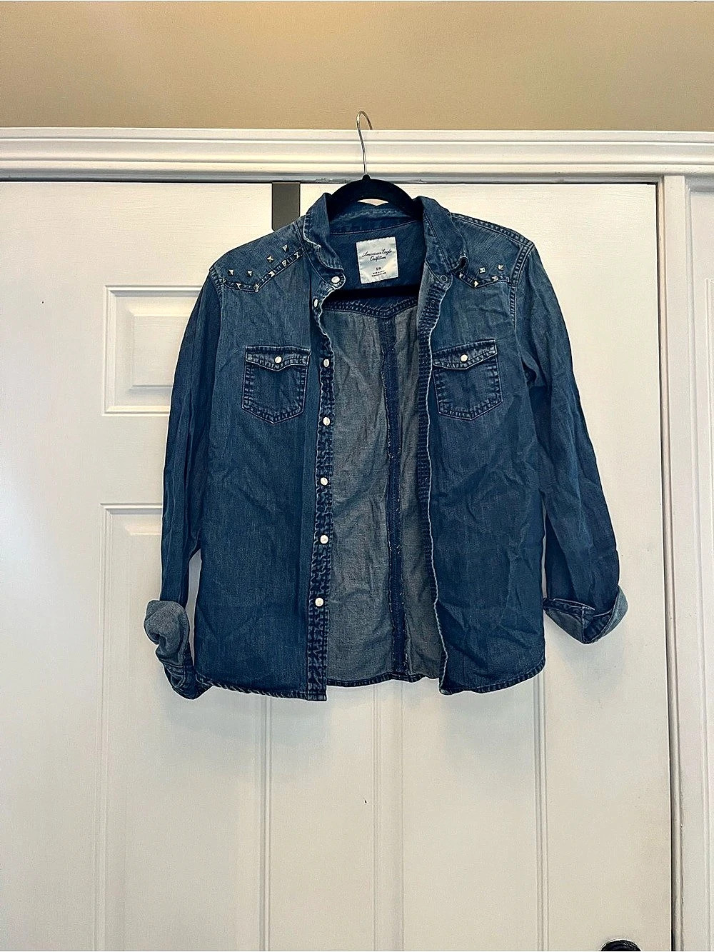 American Eagle Outfitters Women's Denim Button Down Shirt Size Small